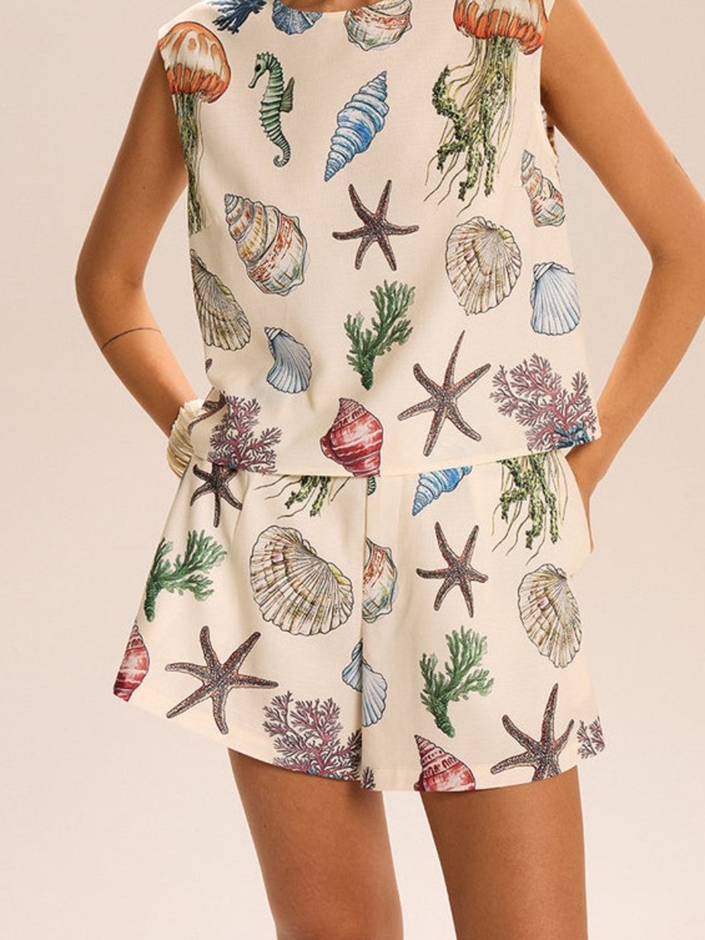 Commense Cream Seashell-Print Women's high waist shorts